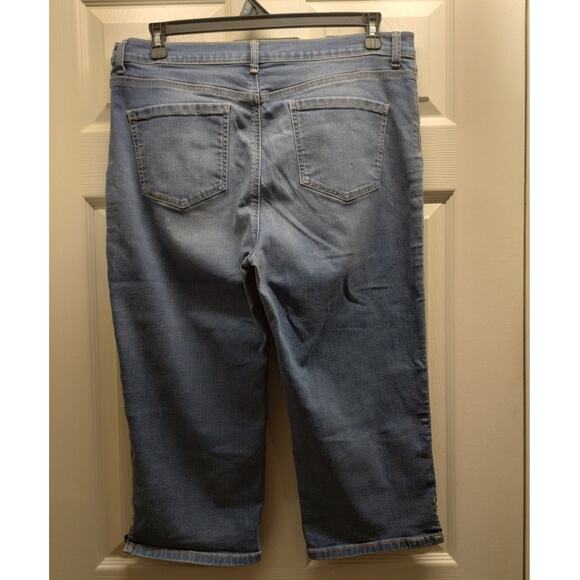 Gloria Vanderbilt Women's Size 16 Amanda High Rise Blue Denim Capri Jeans - Picture 2 of 8